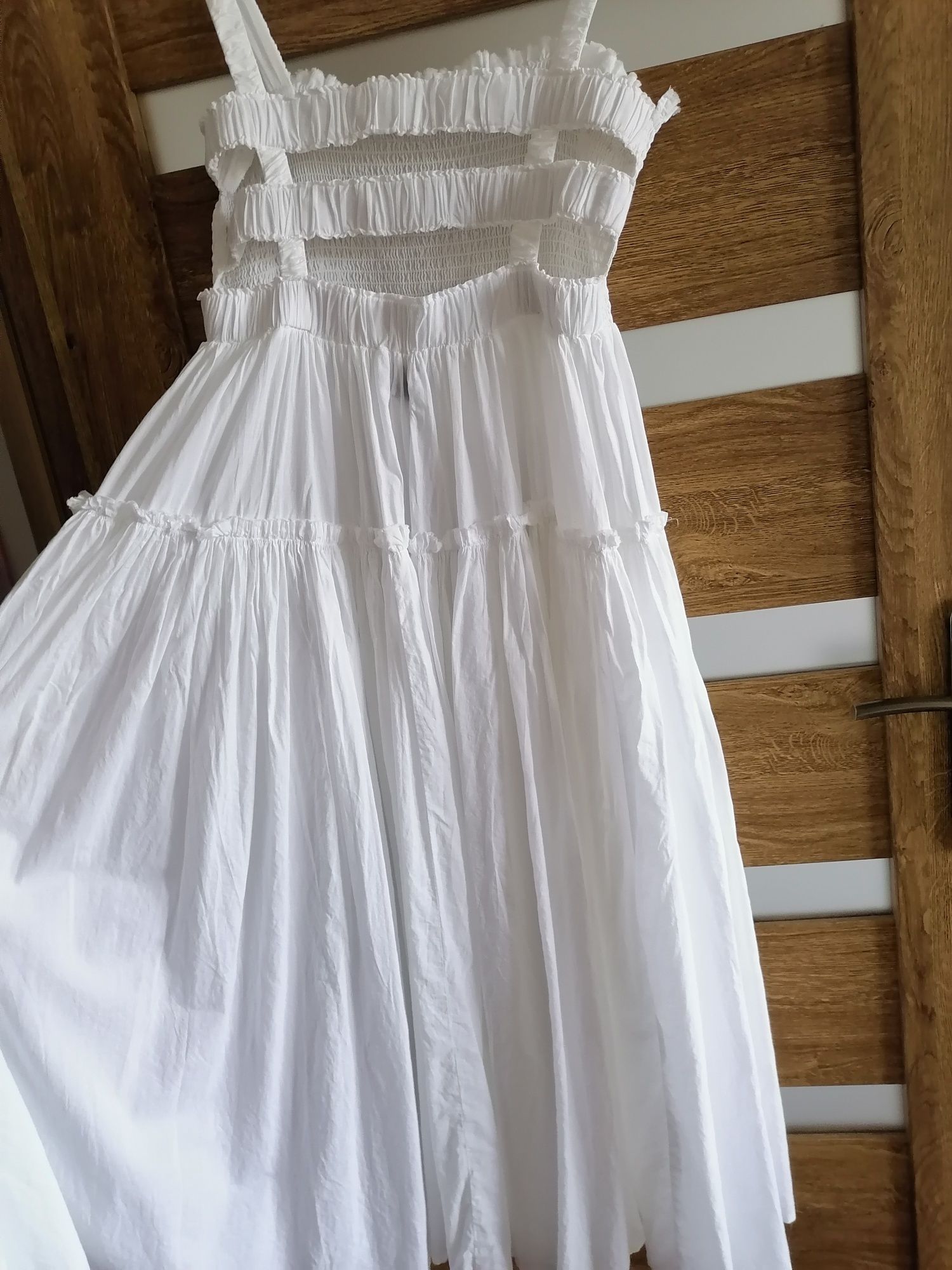 Biała sukienka midi