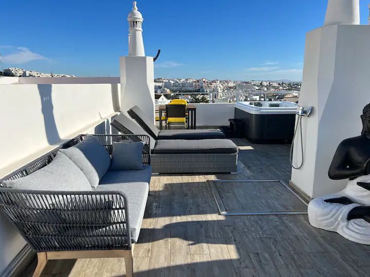 Apartamento com rooftop e vista mar – Centro de Albufeira