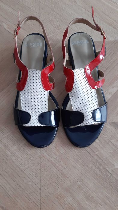 Sandálias de mulher salto raso