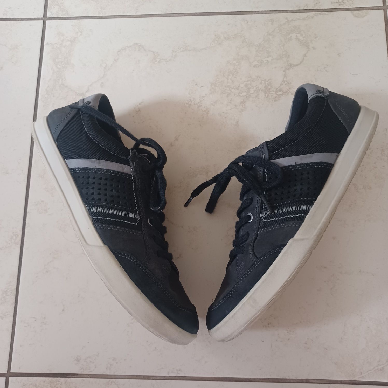 Buty Ecco lekkie wygodne 43