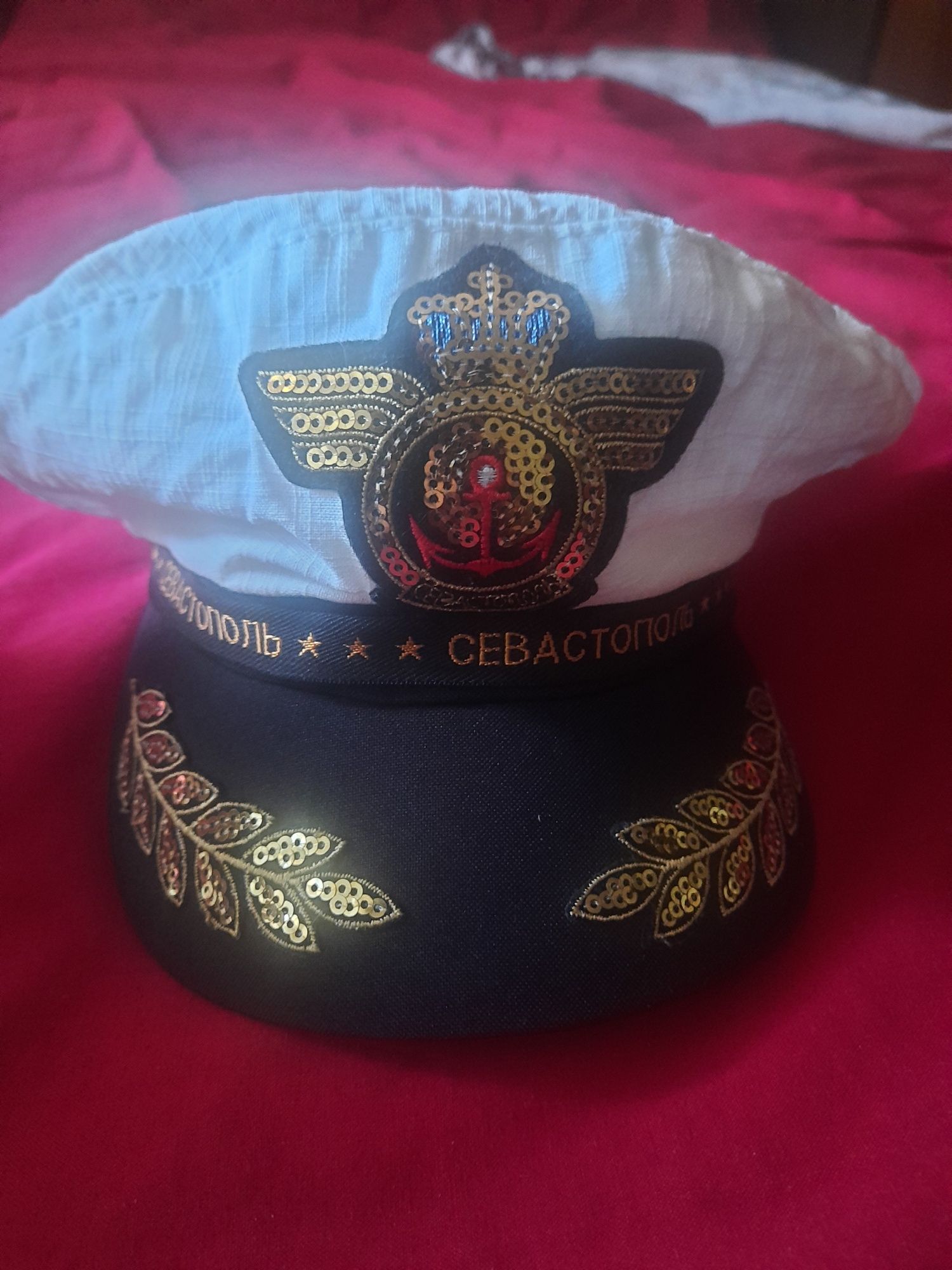 Кепка или панамка на лето.