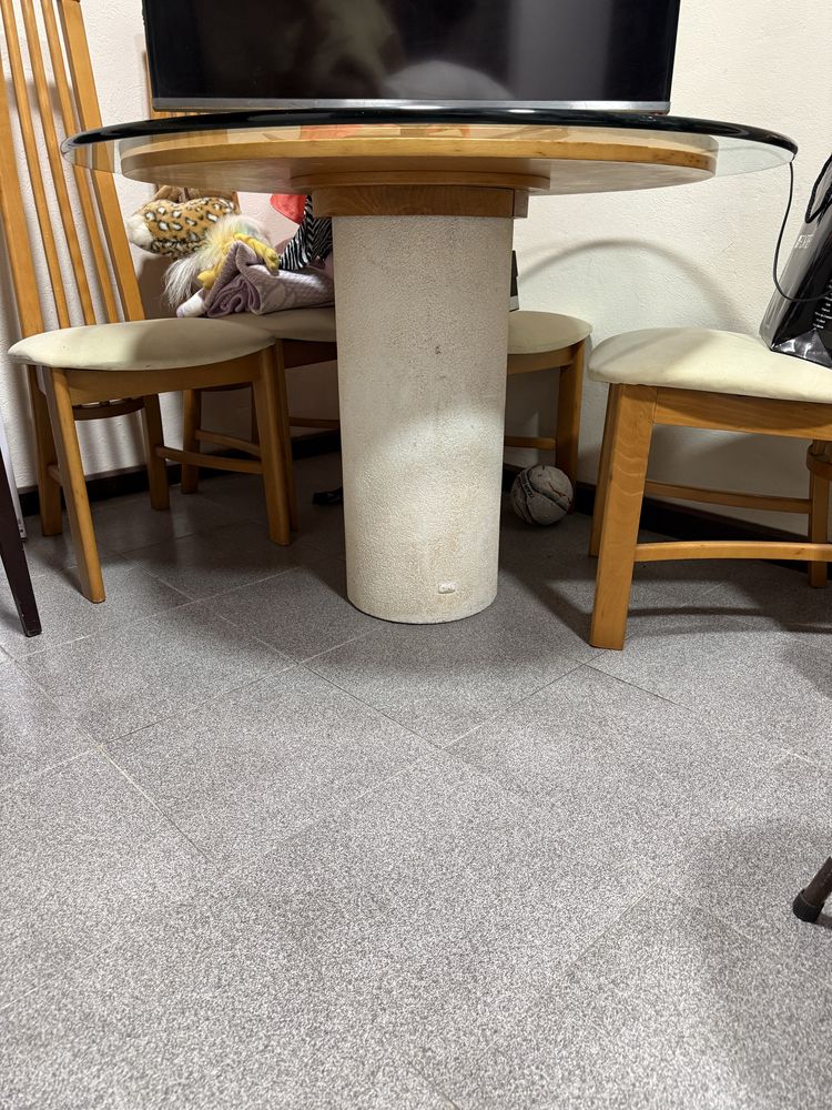 Mesa de jantar com 4 cadeiras