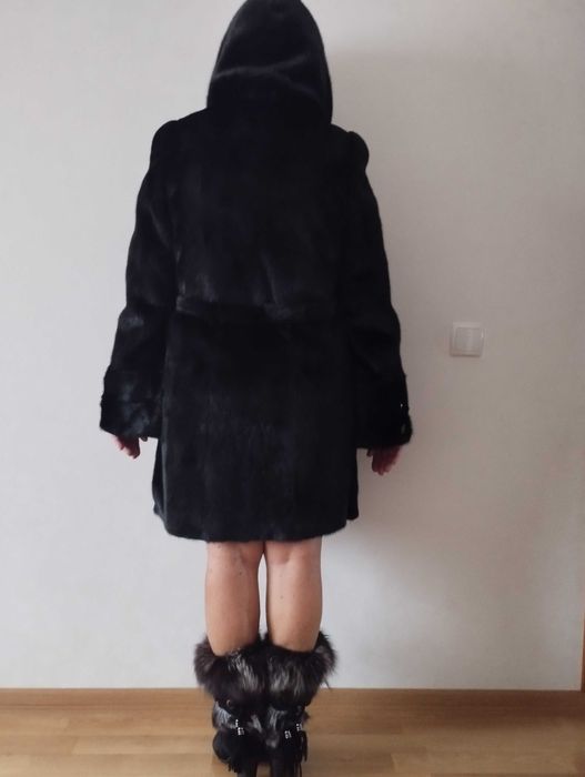 Норковая женская шуба  44 р