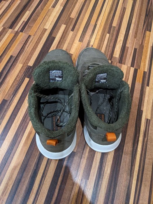 Продам  красовки SKECHERS.