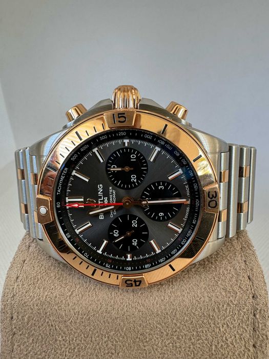 Breitling Chronomat B01 Chronograph 42 Stal-Złoto 18K / 2022