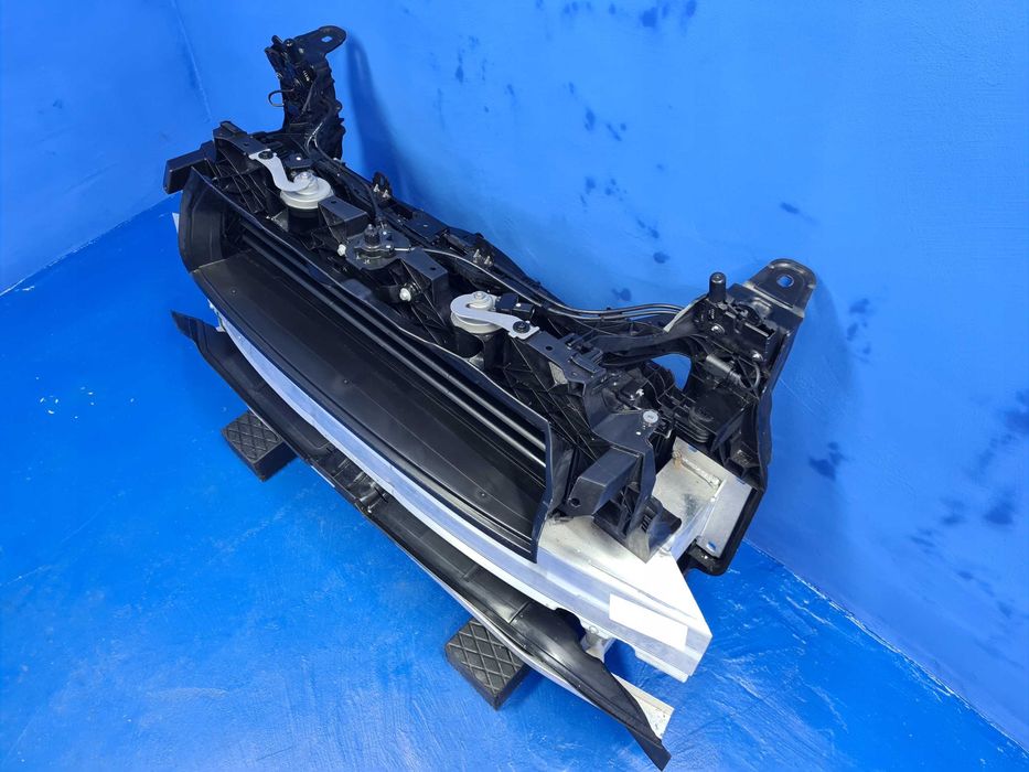 AUDI E-TRON 4KE Передня панель, телевізор