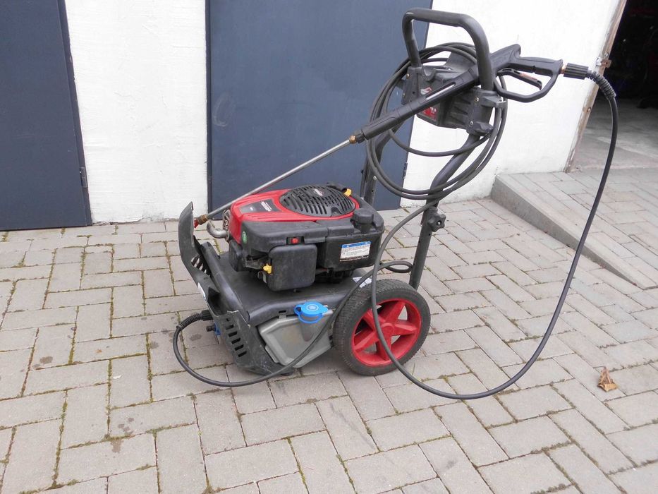 Profesjonalna myjka  spalinowa-Briggs&stratton -200 Bar