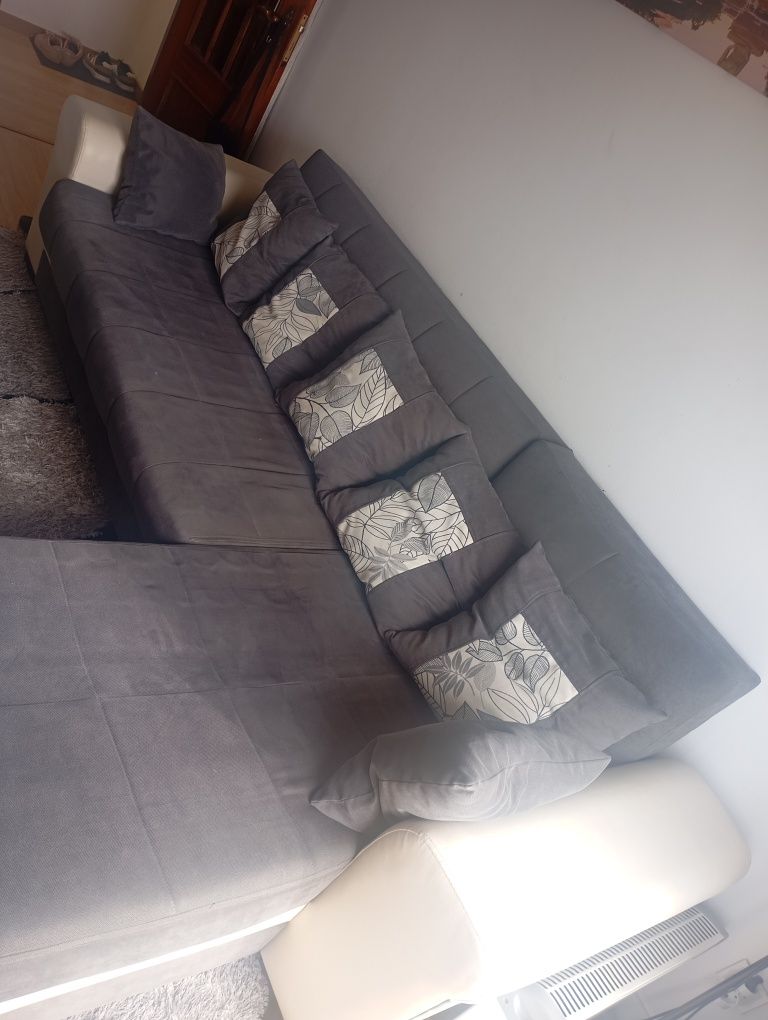 Sofá-cama, com chaise longue e arrumação