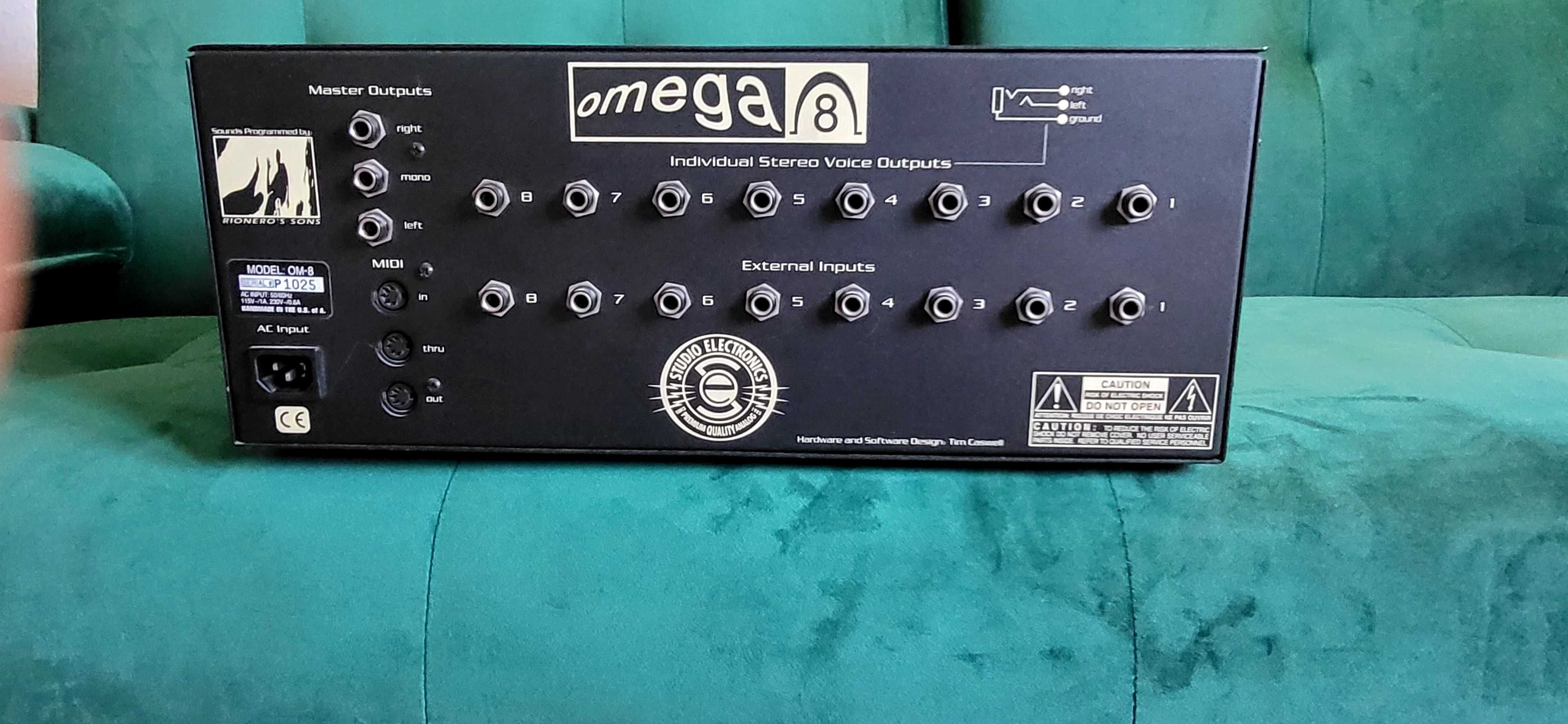 OMEGA 8 Studio electronics ( com 3 filtros oberheim e 1 da moog )