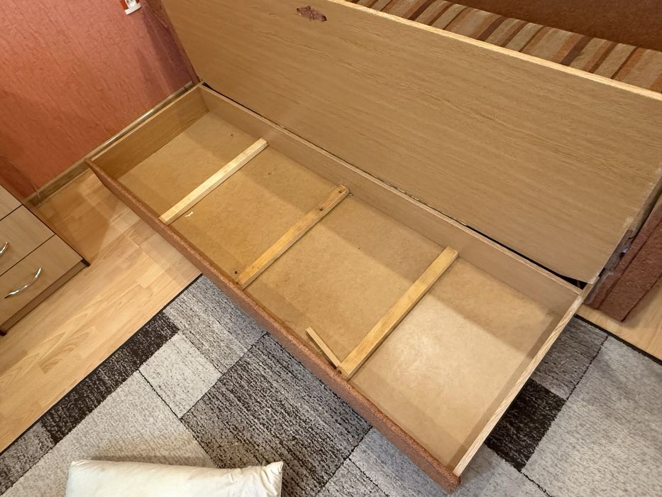 Диван розкладний/ліжно 2х спальне.