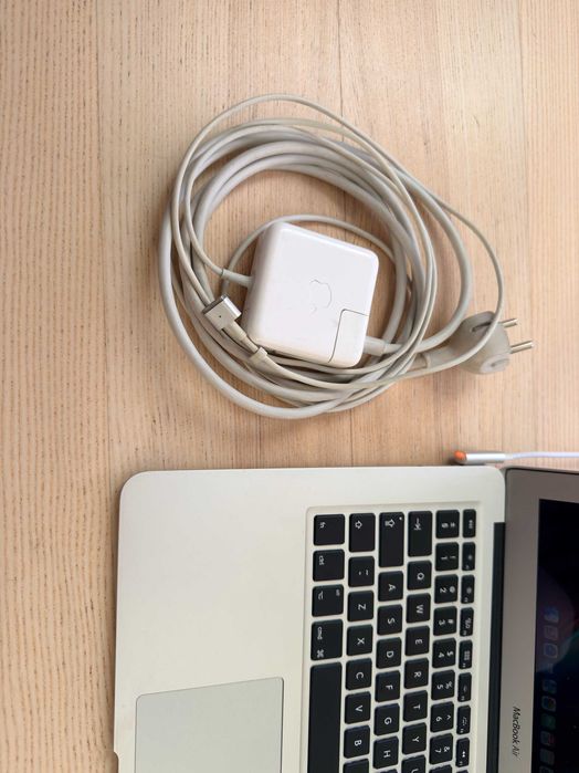 Apple Macbook Air 13" i5/4GB/128GB 2015 stan Bardzo dobry / Sequoia