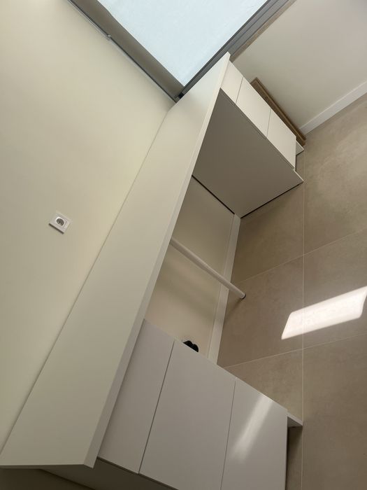 Bancada de cozinha com 243cm de comprimento e 90cm de altura