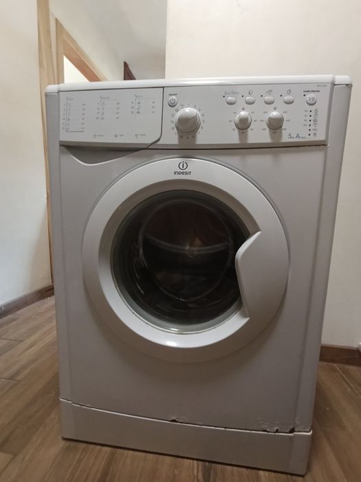Продам пральну машину Indesit