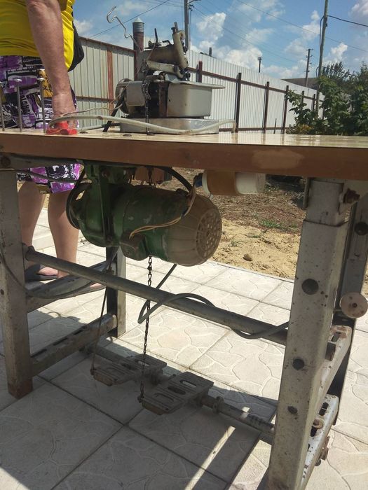 Продам оверлок , промисловий