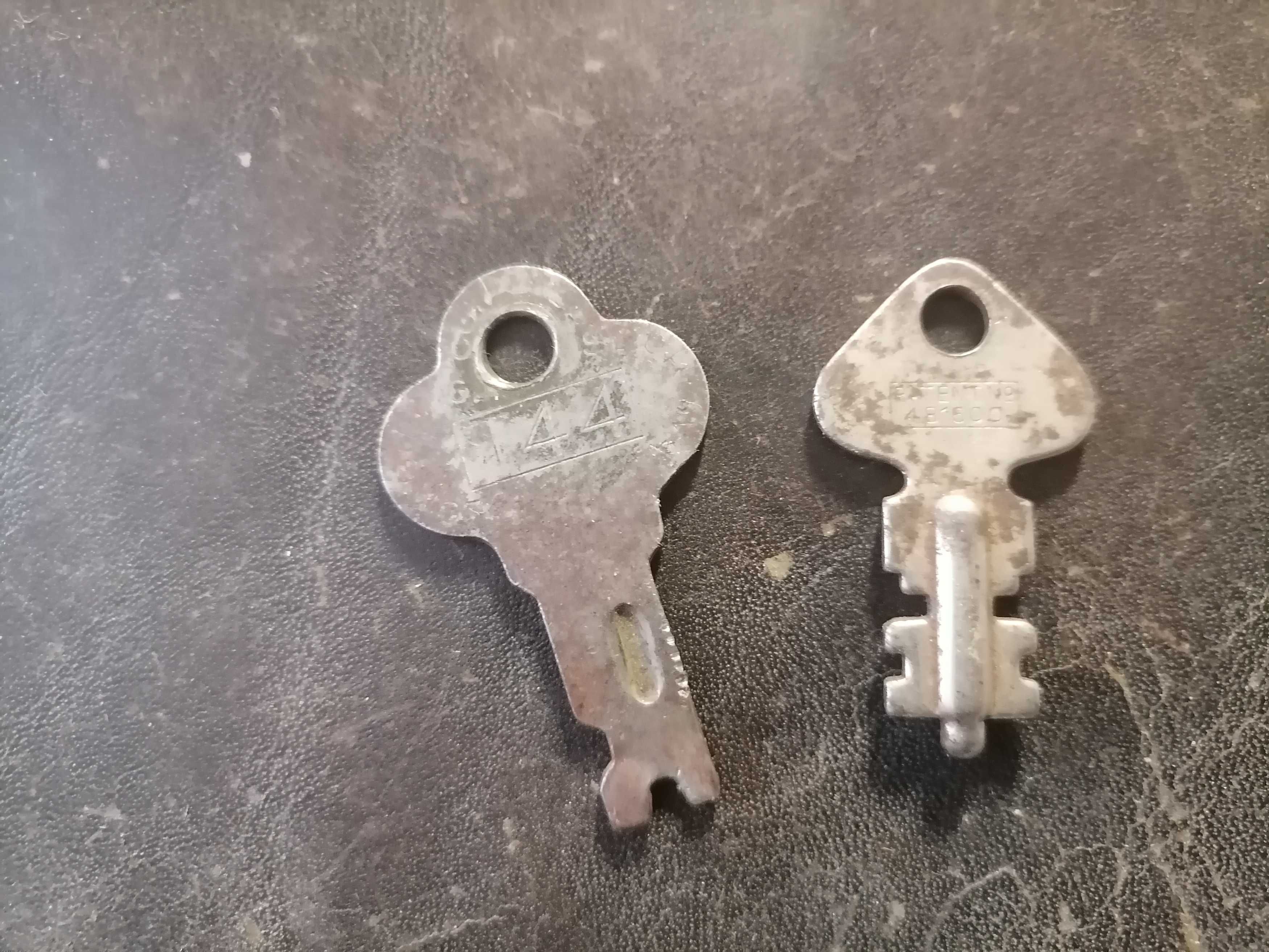 Ключі колекційні старовинні.