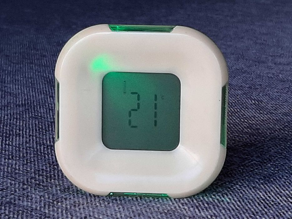 ciekawy zegar 4 w 1 - budzik - termometr - minutnik z podświetleniem