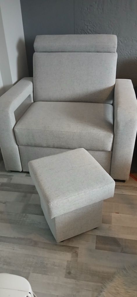 Fotel z pufą do kompletu