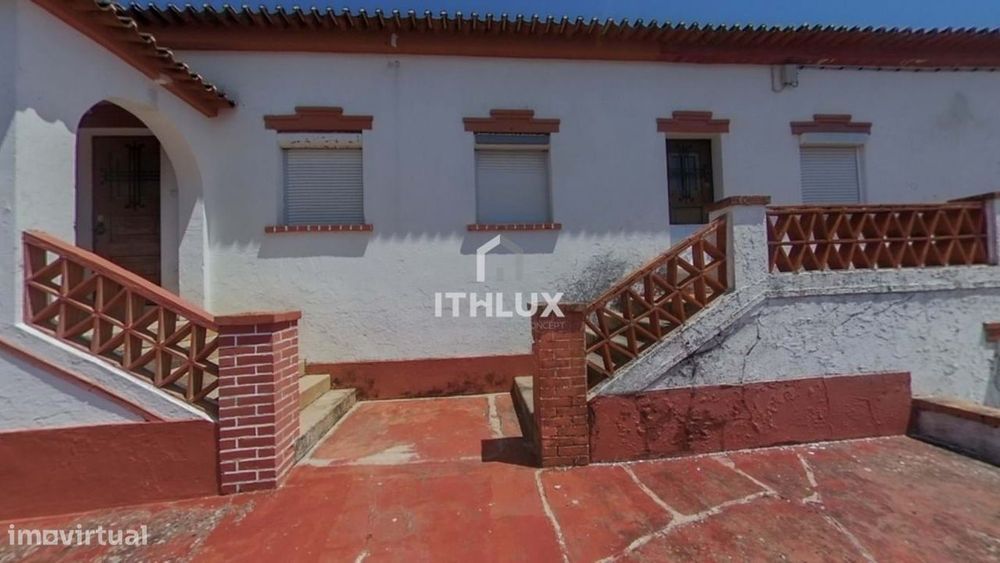 Duas moradias com 19 divisões, localizadas no Bairro Stª LUZIA – Elvas