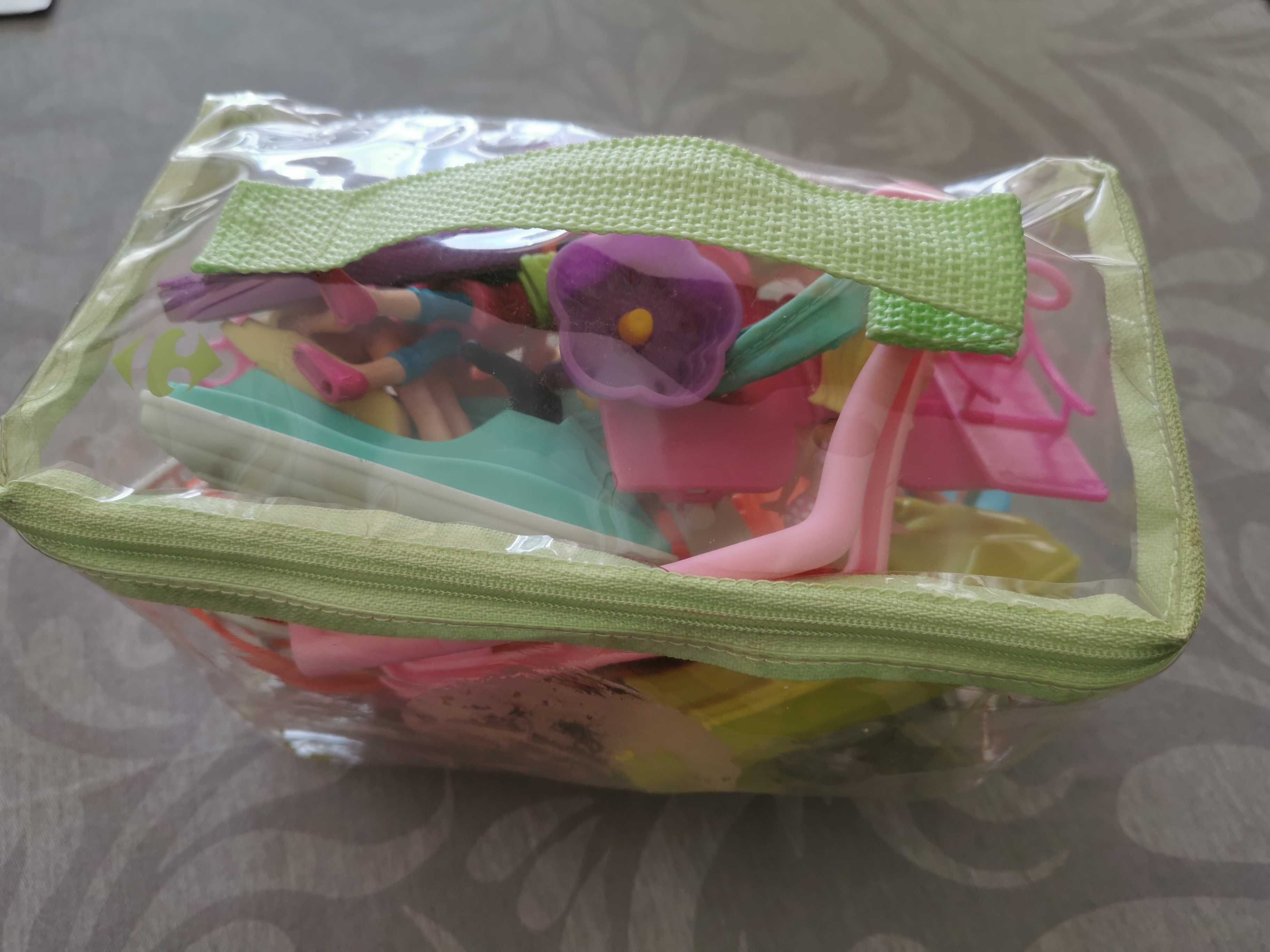 Conjunto de 13 Polly Pockets com barcos, roupas e equipamentos