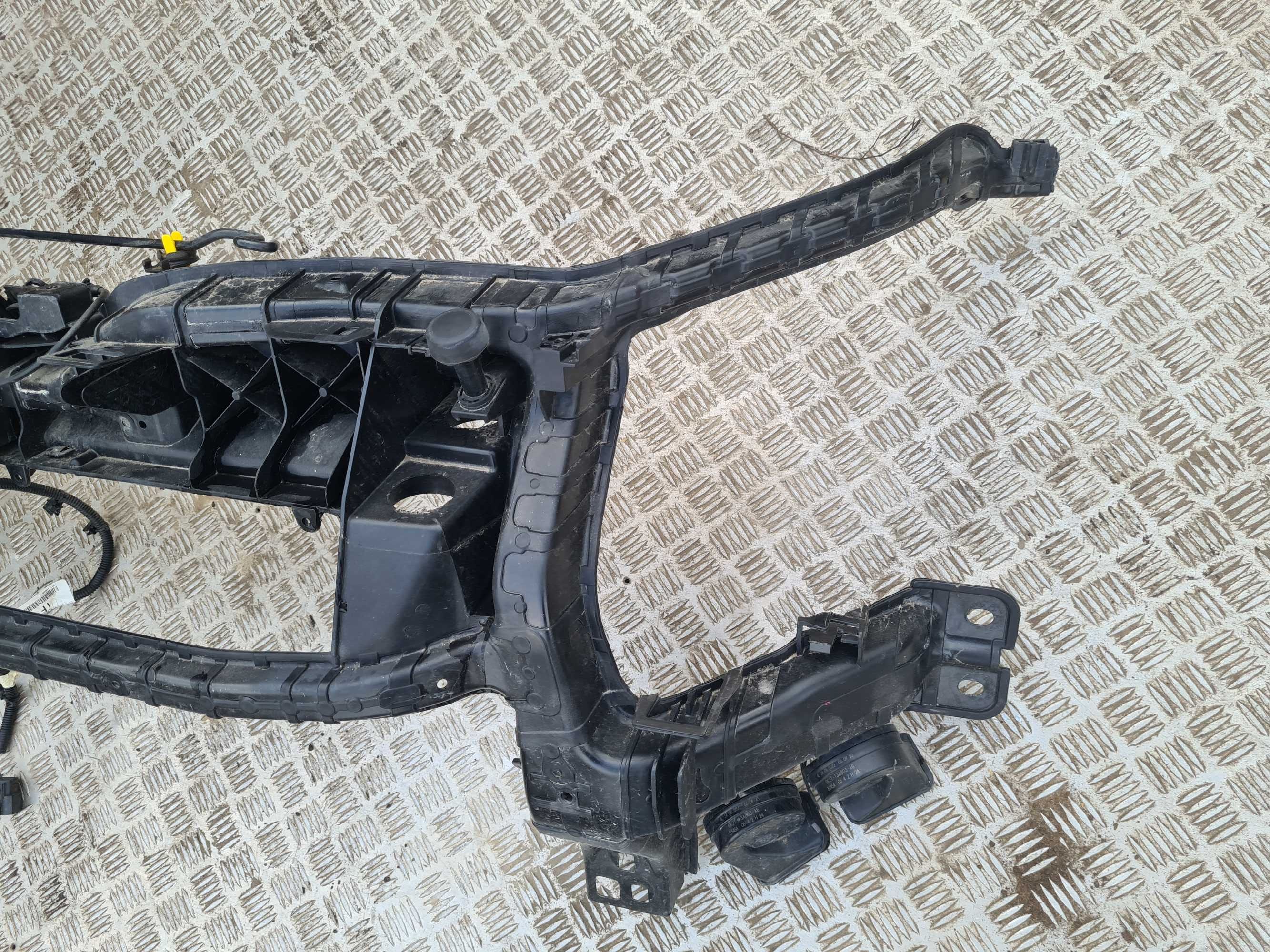Ford e-Transit MK8 22r pas przedni wzmocnienie zamek komplet