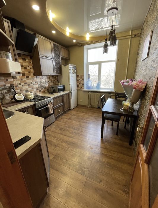 Продам свою квартиру сталинка