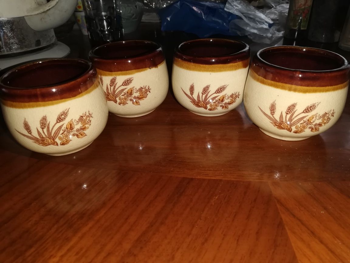 Cztery ceramiczne miseczki z PRL