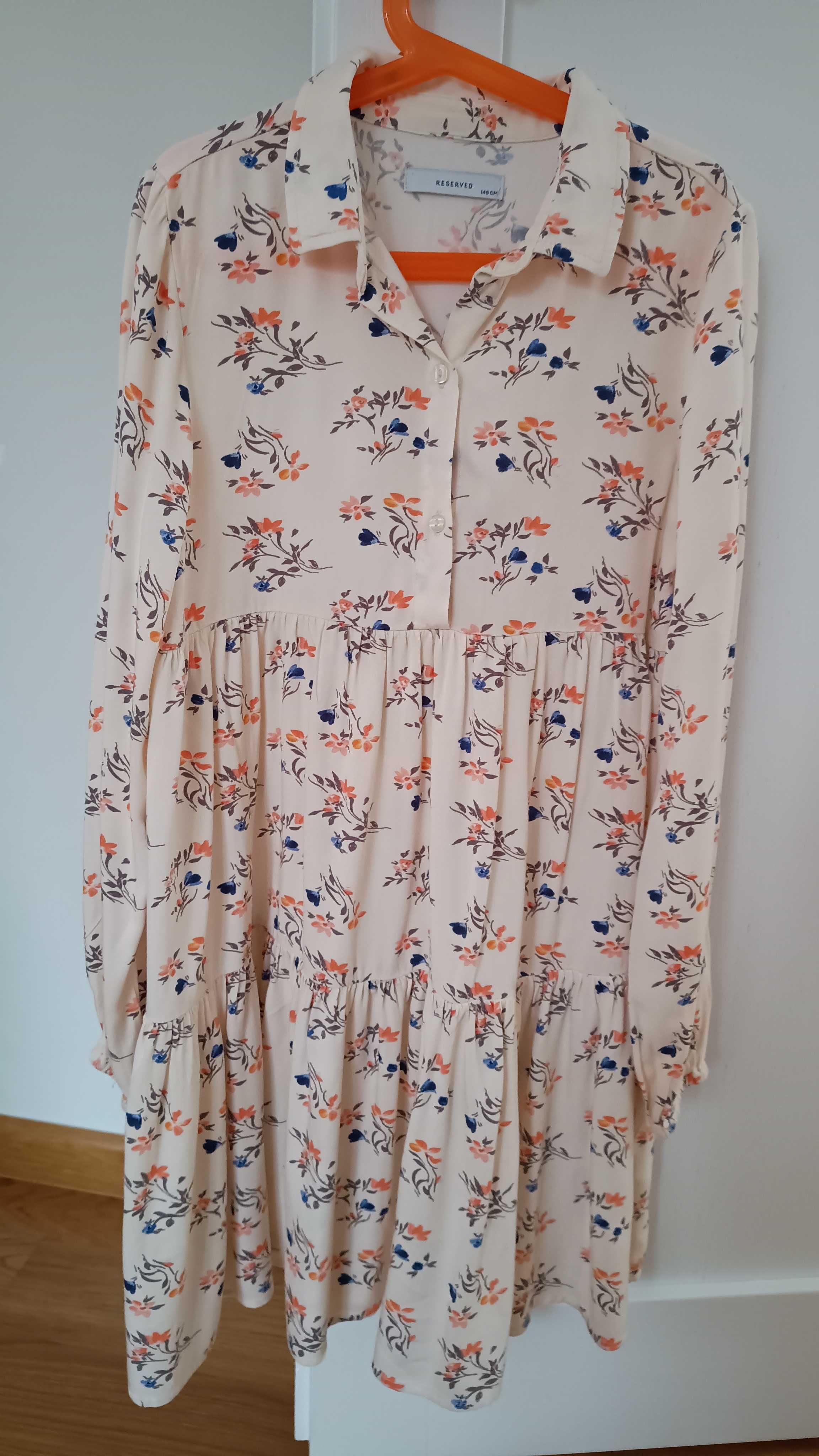 Kremowa sukienka w kwiaty z wiskozy 146 Reserved