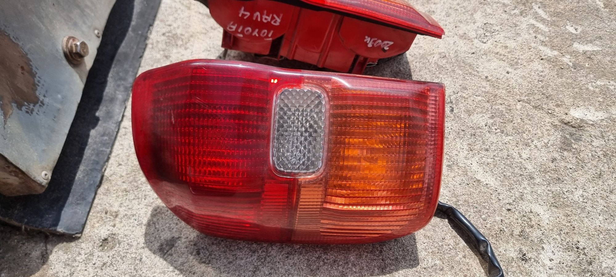 Toyota Rav 4 lampa tył lewa kompletna oryginał europa