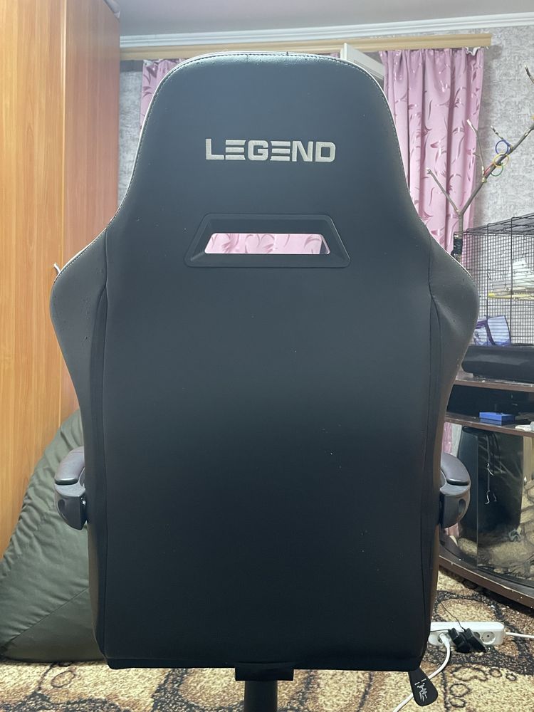 Компʼютерний стілець LEGEND