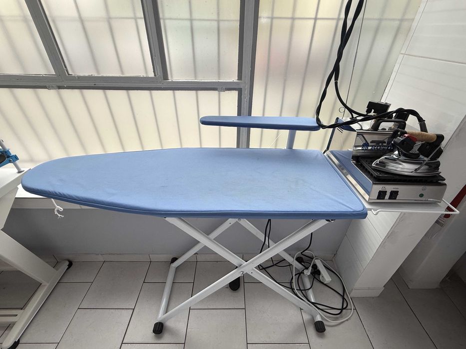 Stół prasowalniczy ROTONDI MINI 9 z wytwornicą pary 3,2 L i żelazkiem