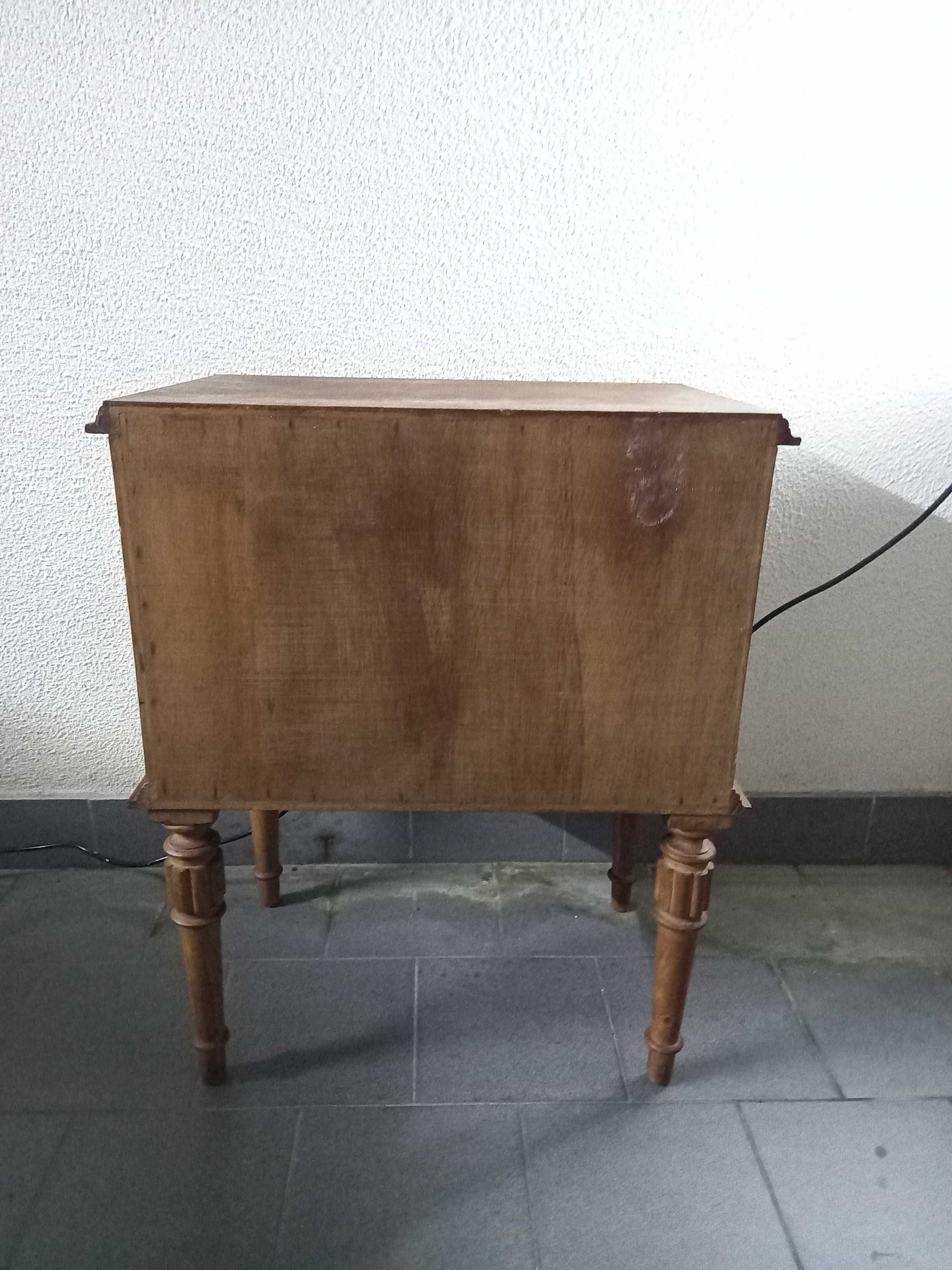 Mesa de cabeceira