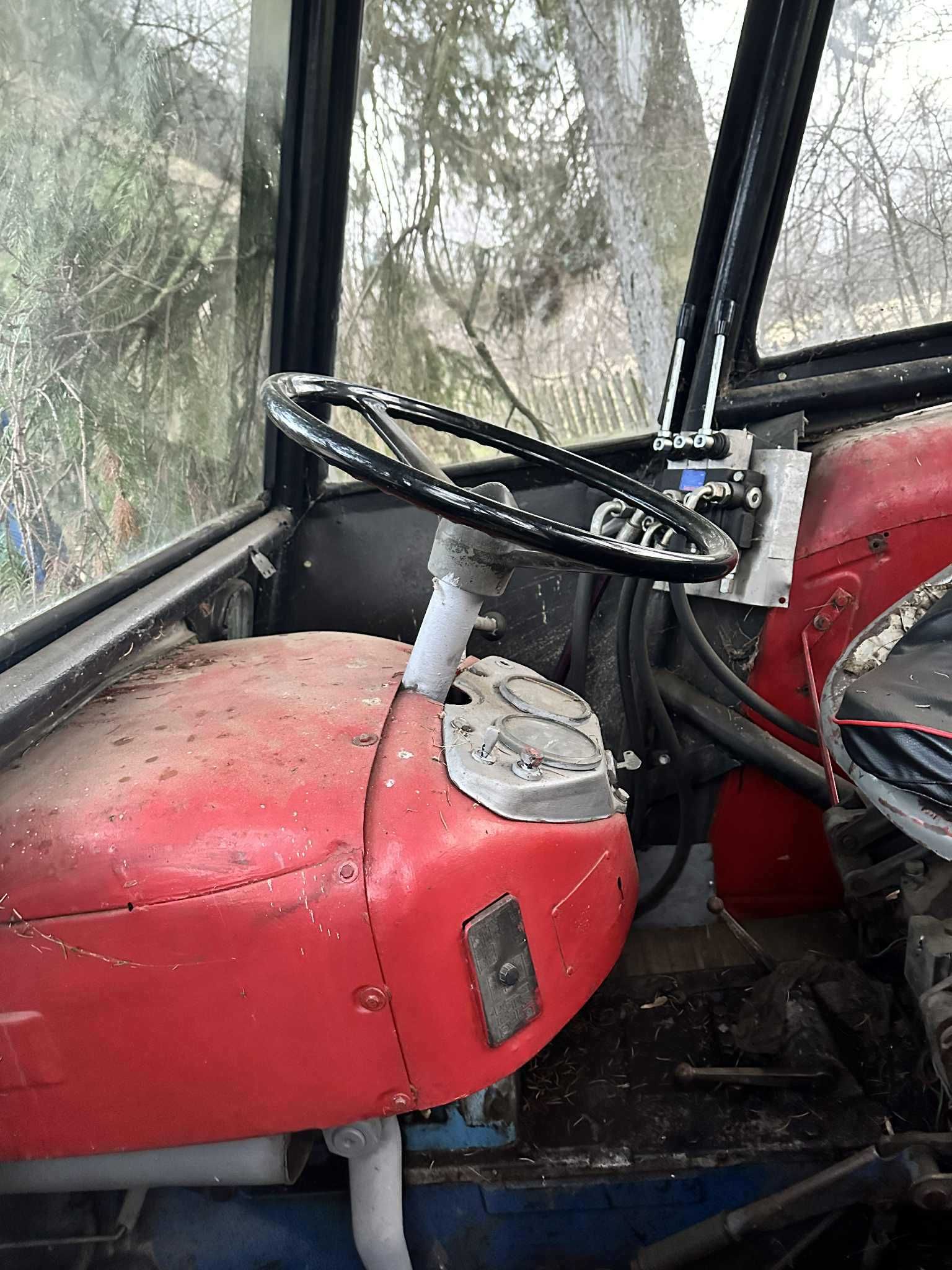 Ciągnik Ursus C 355 z ładowaczem czołowym (TUR), sprawny