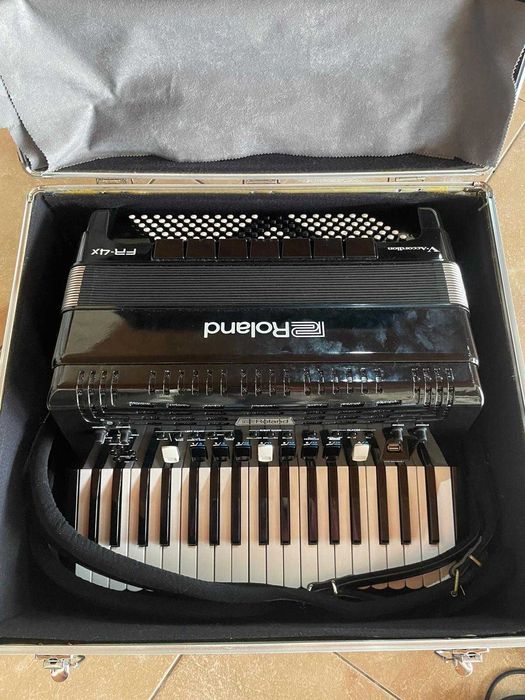 Acordeão Rolan eletrónico FR4X