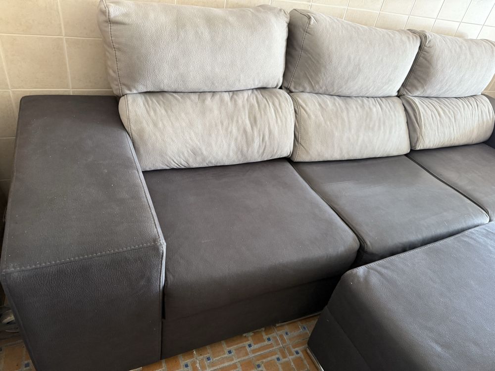 Sofá 3 lugares com 2 puff e chaise-loungue/mesa de centro