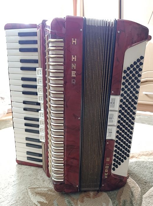 Продам акордеон HOHNER VERDI 3