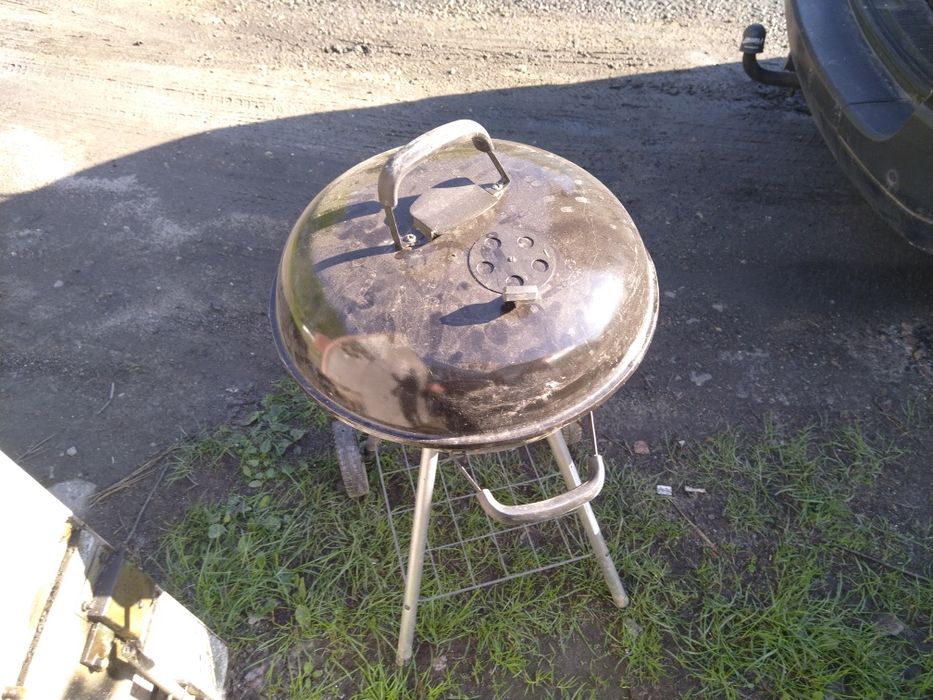 Grill okrągły, z pokrywą