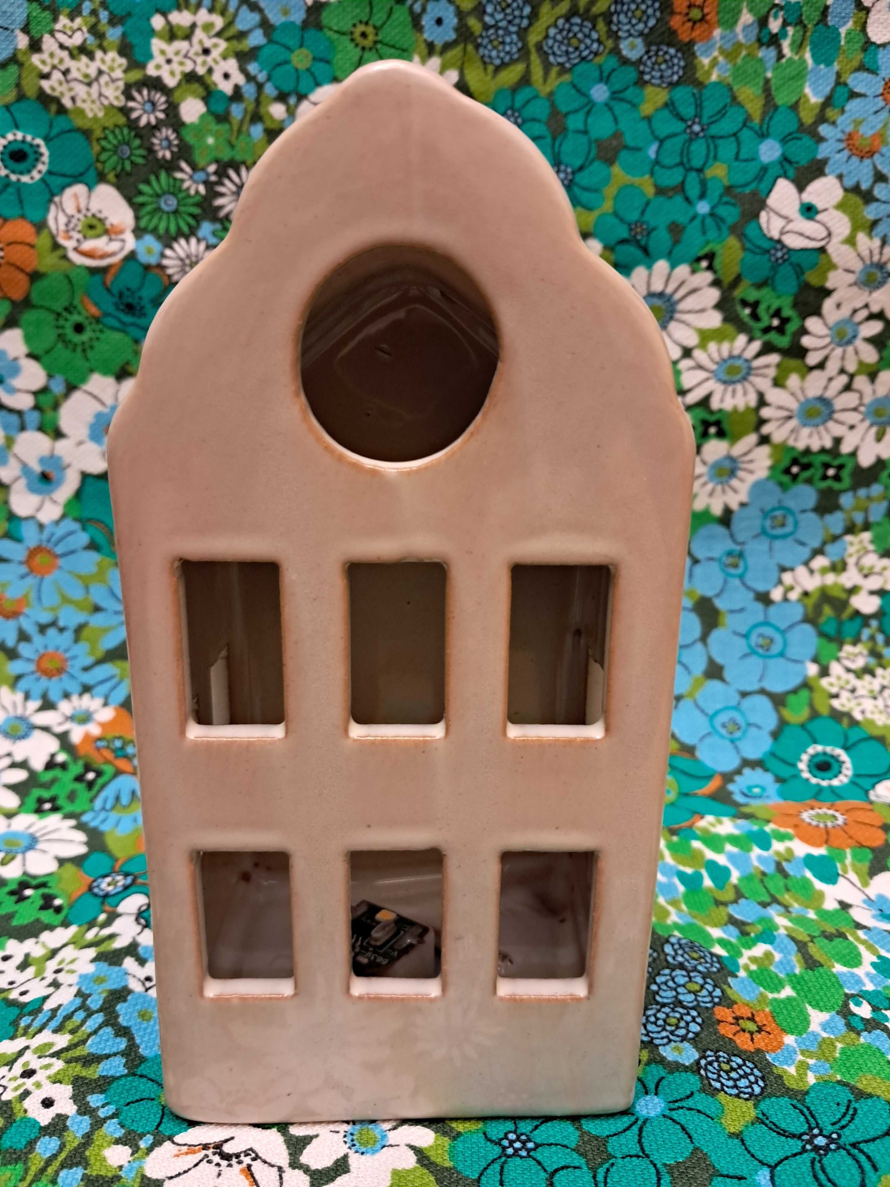 Ceramiczny domek