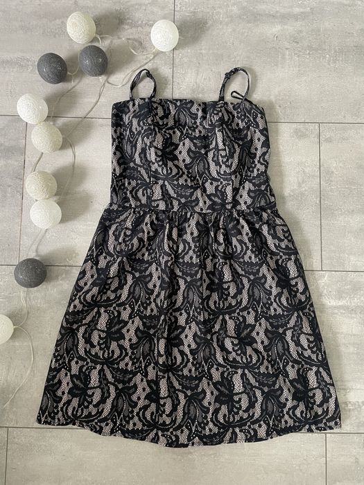 Czarna elegancka sukienka koronkowa z Reserved - rozmiar S