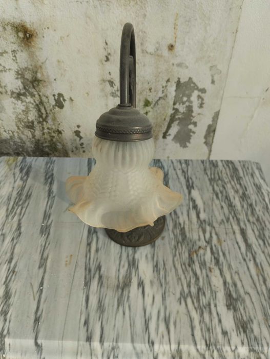 Candeeiro de mesa de cabeceira antigo