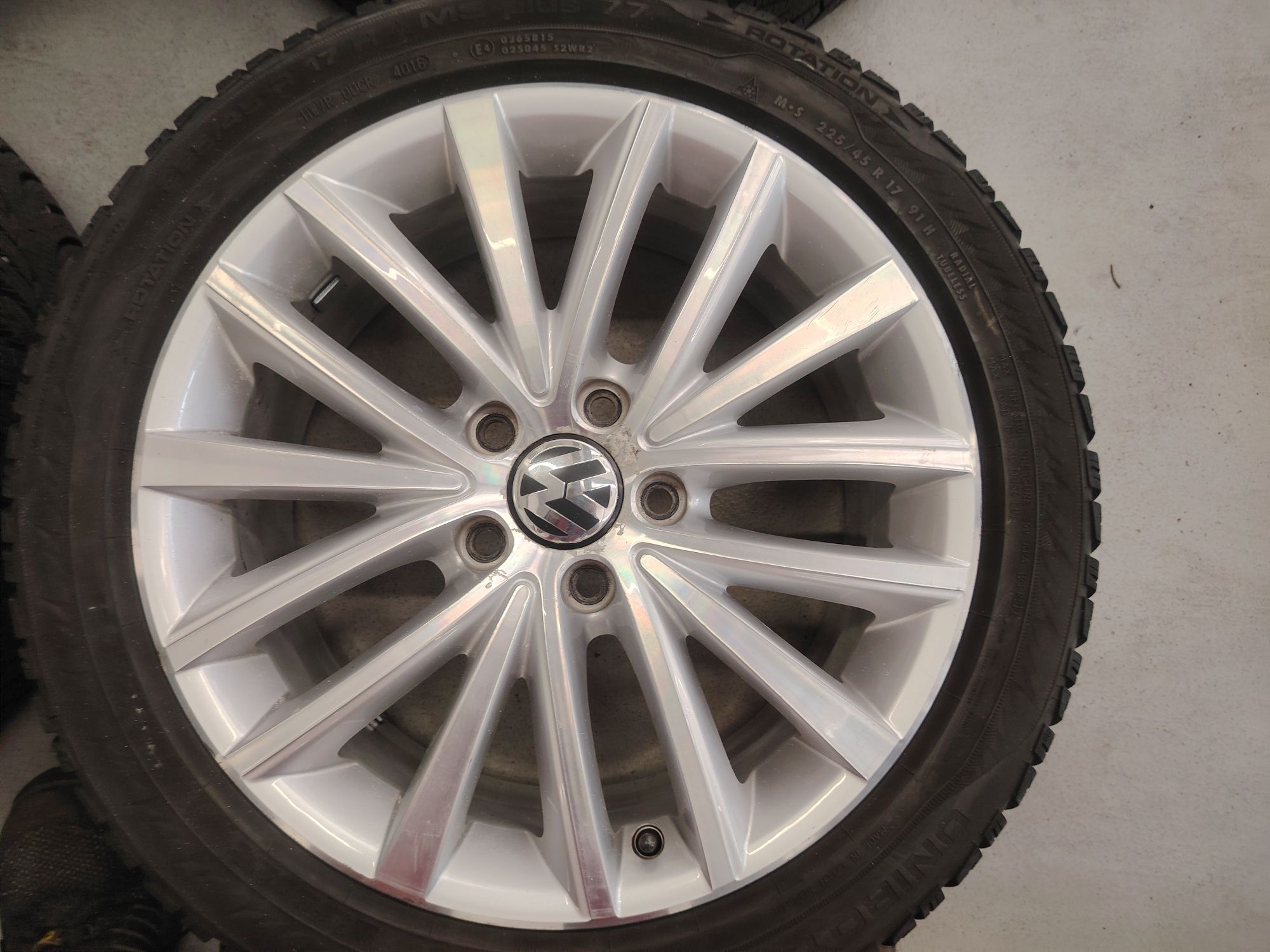 Koła  Volkswagen 225/45/17  7J/17/ET54