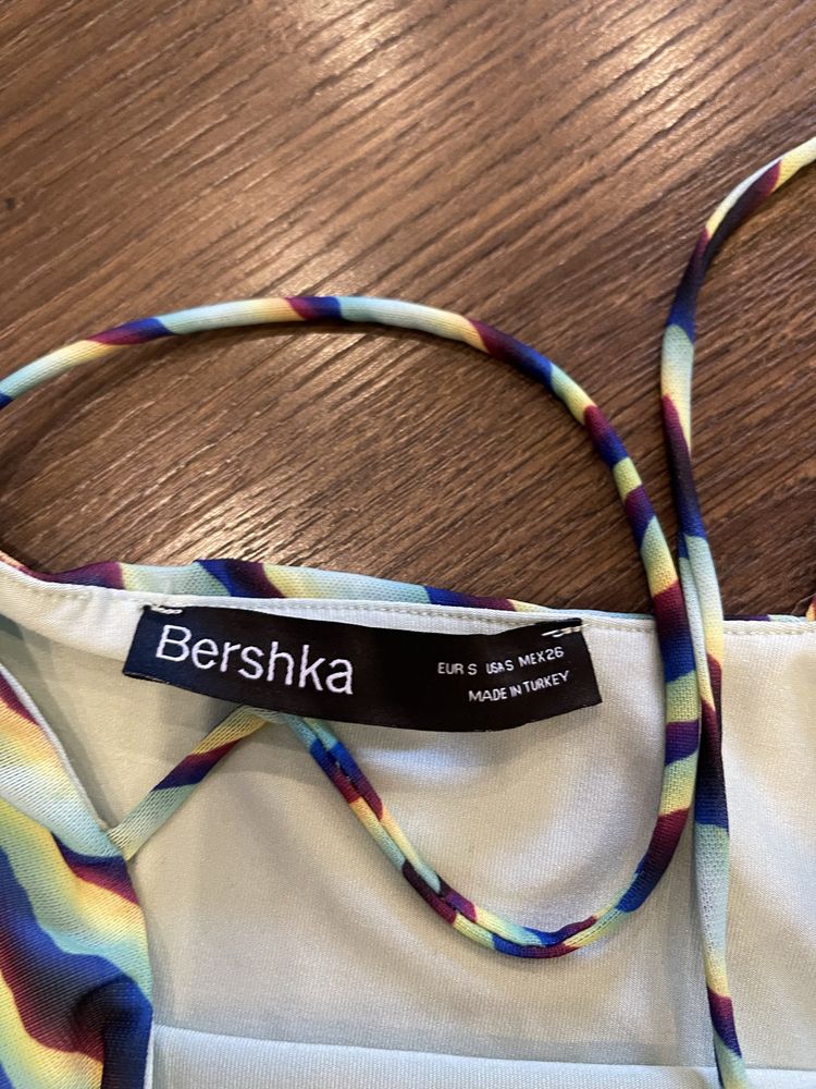 Платье bershka