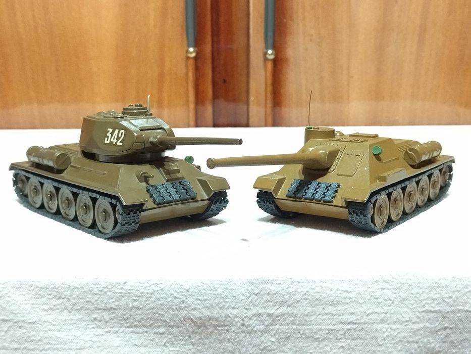 Танк СУ-100 Модель 1:43 Танк Т-34.