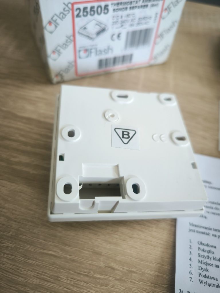 NOWY Termostat FLASH 25505 pokojowy do regulacji ogrzewania
