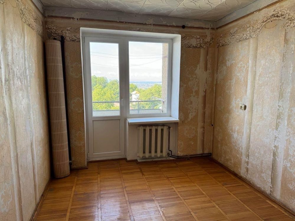 Продається  трьохкімнатна квартира в центрі міста Снятин