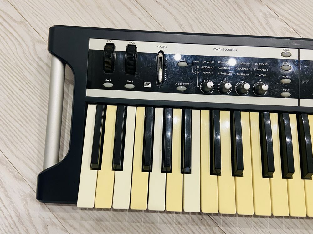 Продам супер легку клавішу Korg X50.