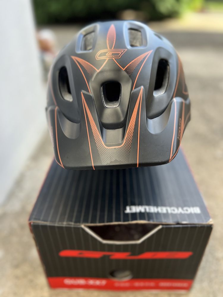 Capacete de BTT - GUB