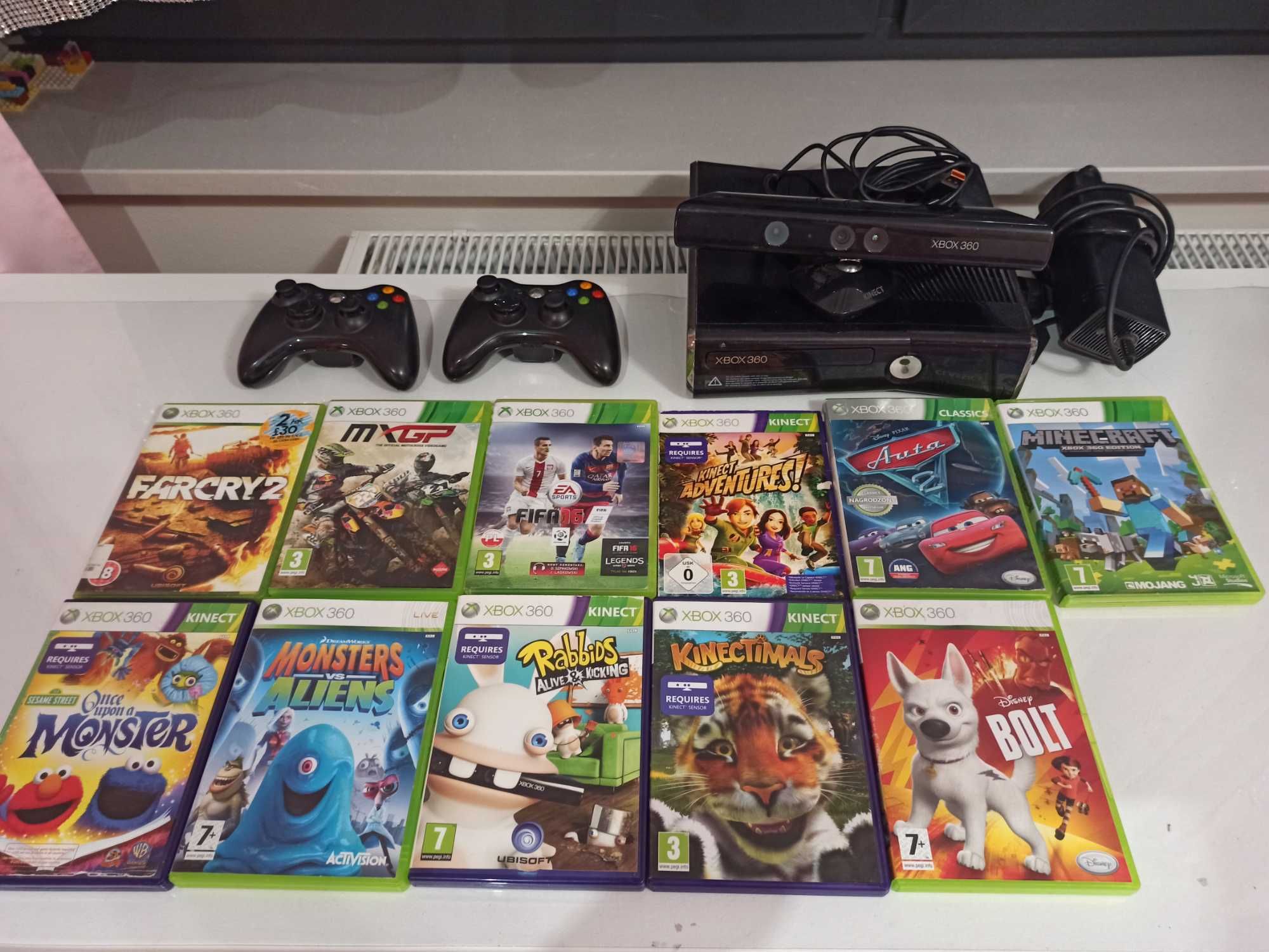 Xbox 360 Kinect + dwa pady i 11 gier