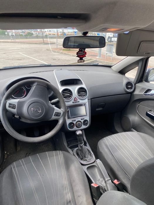 Opel Corsa 1.3 muito económico, o ideal para andar na cidade
