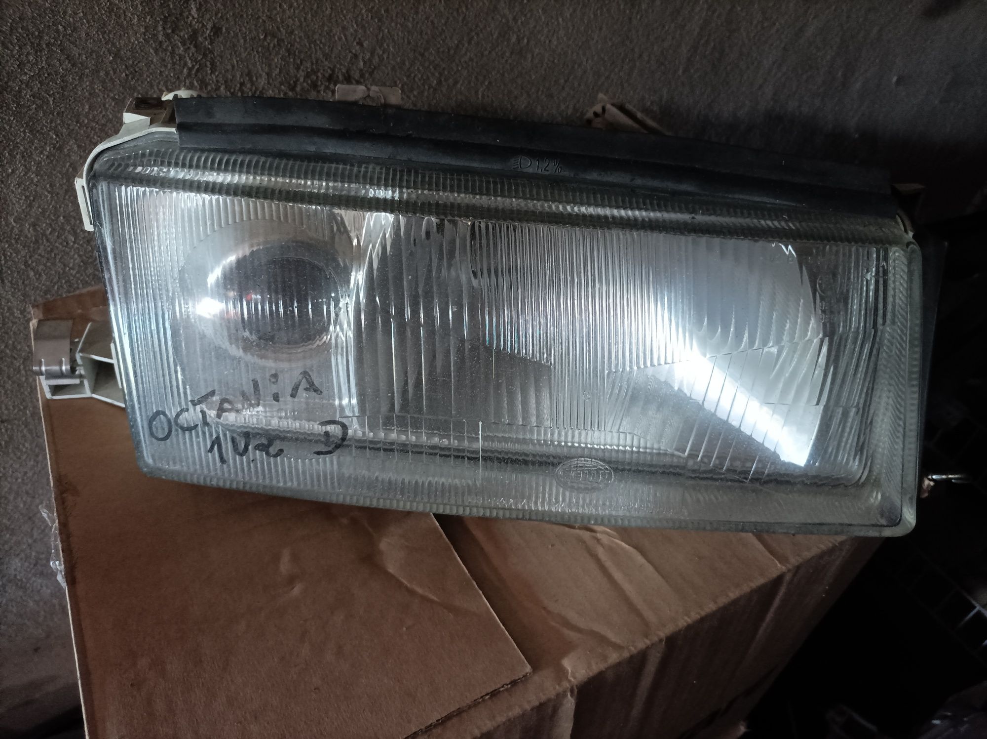 Farol Skoda Octavia de 2000