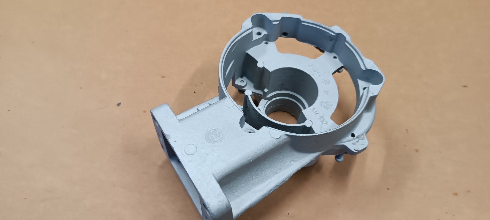 Fiat 126p obudowa alternatora